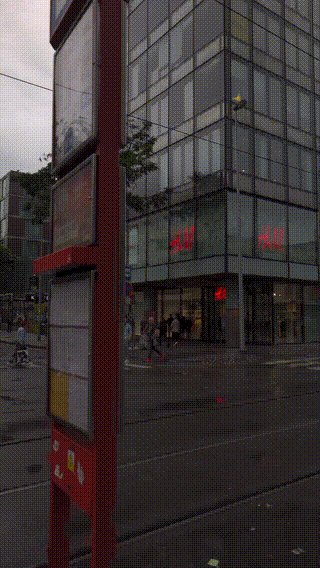 The city was busy with people walking around, drizzling, and a street orchestra playing nearby. It was a truly lovely atmosphere.